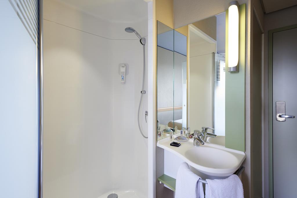 ibis budget Basel Pratteln Ruang foto